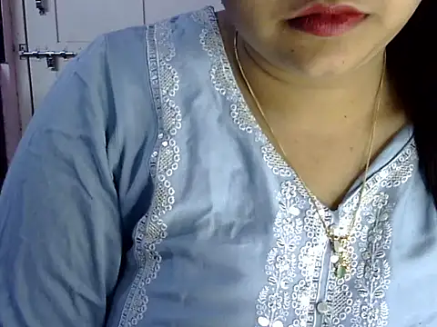 Snapshot of Cute_Aliyaa chatting on June 4, 2026, 1:39 pm Cute Aliyaa online show from June 4, 2026, 1:39 pm