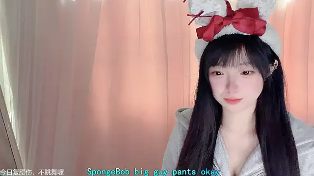 LovelyXiaoYi online show from February 15, 2026, 1:02 am