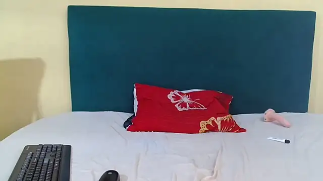 FreakyMelanin18 online show from April 21, 2026, 8:01 pm