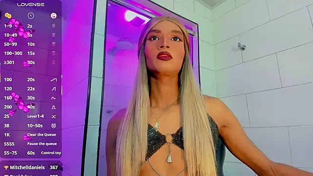 Samantha Ortega  online show from April 18, 2026, 8:40 am