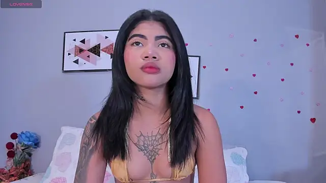 PauleteW10 online show from April 21, 2026, 12:55 pm