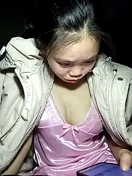 derylove  online show from February 4, 2026, 6:36 pm