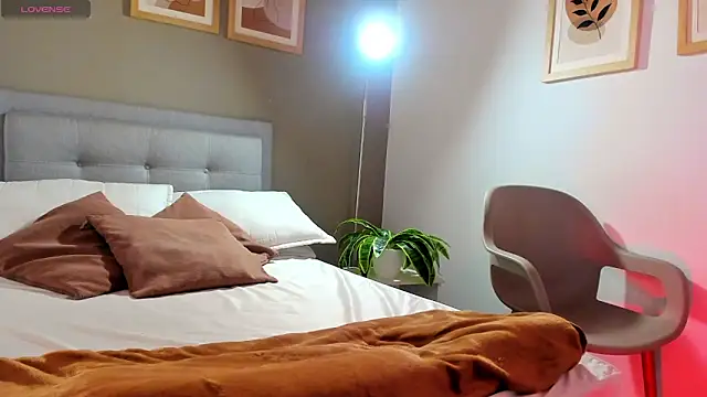 SalomeStorm  online show from April 23, 2026, 2:52 pm