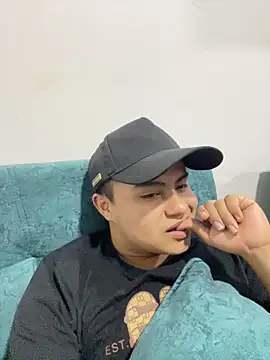 andresmahecha777 online show from March 6, 2026, 12:40 am