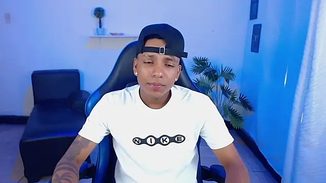 ostinn18 online show from March 4, 2026, 2:12 pm