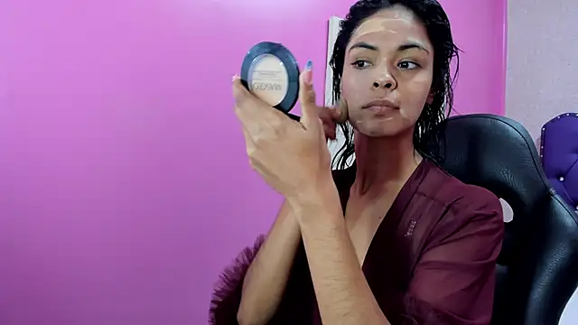 Tiara Latina online show from February 6, 2026, 11:41 pm