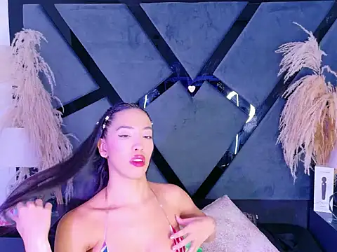 KylieWhitee online show from March 18, 2026, 1:25 pm