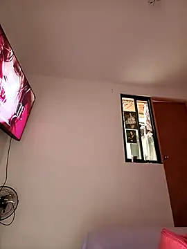 luna pinky online show from April 10, 2026, 4:12 pm