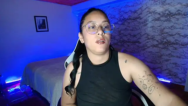 Camila IRoose online show from April 22, 2026, 10:00 pm