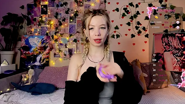 Snapshot of Akari-moon chatting on April 22, 2026, 3:42 am Akari-moon online show from April 22, 2026, 3:42 am
