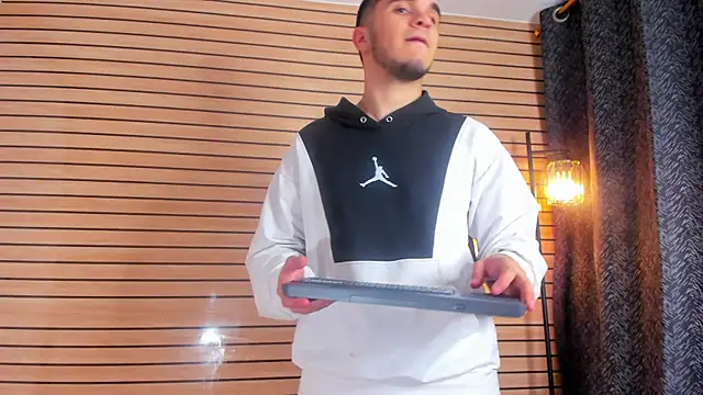 TheBatMansion online show from April 21, 2026, 1:42 am