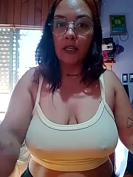 Snapshot of kuramaqueen chatting on April 13, 2026, 11:48 am kuramaqueen online show from April 13, 2026, 11:48 am
