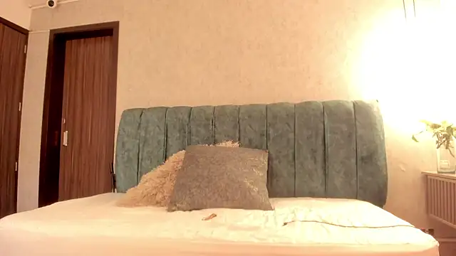 Aleera Walton online show from April 21, 2026, 8:01 pm