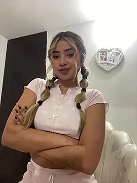 sweetlove- online show from April 23, 2026, 12:12 am