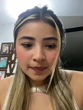 Snapshot of sweetlove- chatting on May 7, 2026, 7:25 am sweetlove- online show from May 7, 2026, 7:25 am