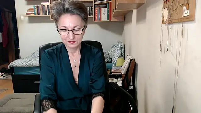 katemodel online show from September 18, 2025, 6:15 am