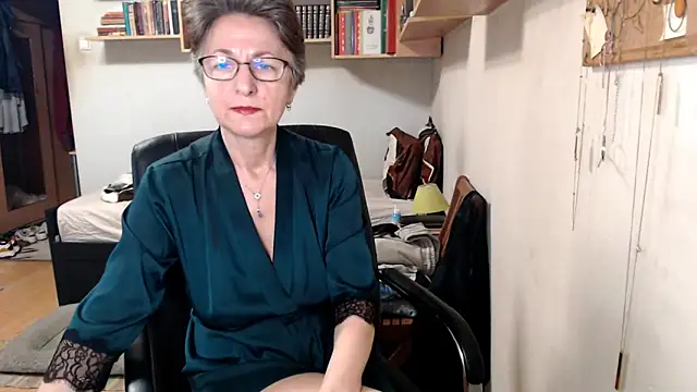 katemodel online show from September 28, 2025, 6:41 am