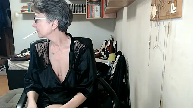 katemodel online show from November 9, 2025, 7:28 am