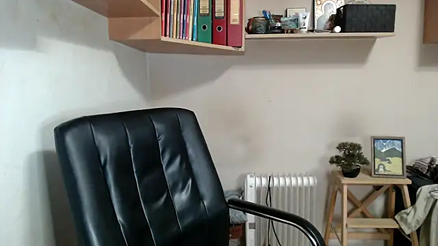 katemodel online show from April 21, 2026, 7:03 am