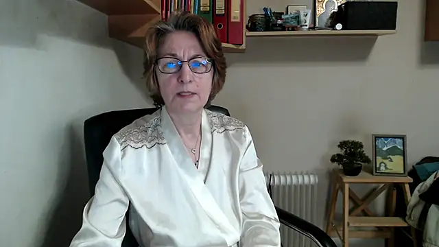 katemodel online show from April 23, 2026, 6:47 am