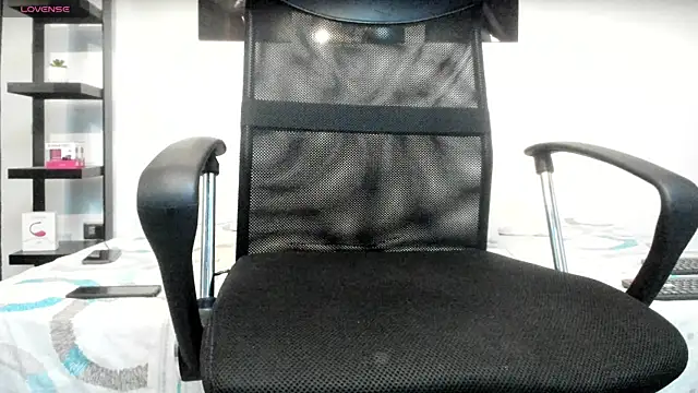 milo cruz  online show from April 4, 2026, 5:06 am