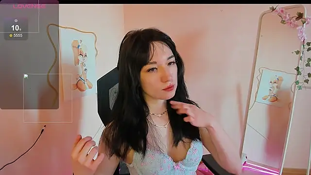 AliceeinWonderlanddd online show from April 24, 2026, 4:48 am