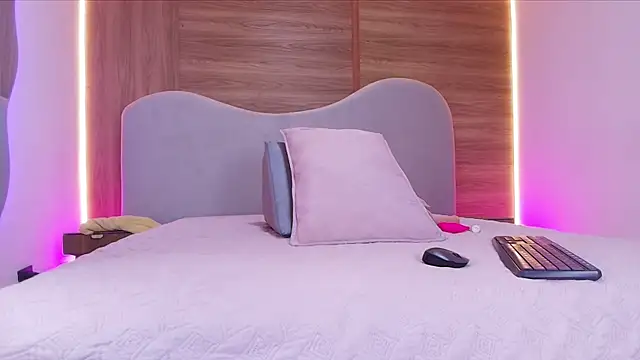 shaina adams online show from February 21, 2026, 11:55 am