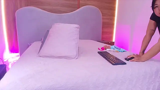 shaina adams online show from February 28, 2026, 12:06 pm