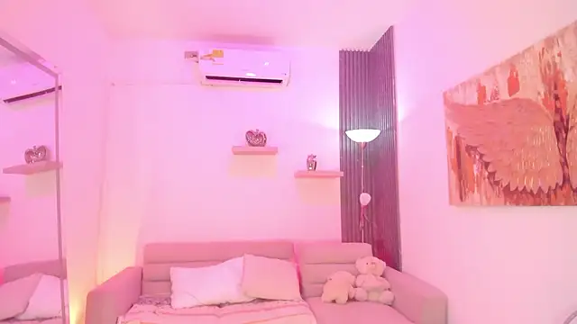 TAHIELA  online show from February 13, 2026, 10:44 am