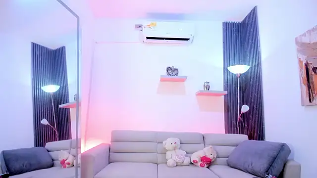 TAHIELA  online show from March 5, 2026, 3:02 am