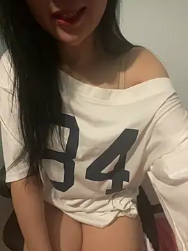 hotgirl-sexy online show from April 19, 2026, 3:00 pm