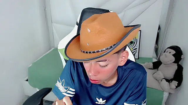 Liarr  online show from February 4, 2026, 8:47 pm