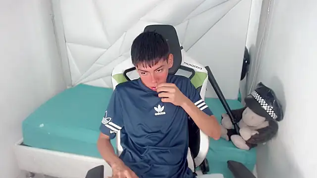 Liarr  online show from February 27, 2026, 8:09 pm