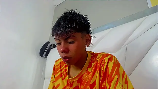 Liarr  online show from April 12, 2026, 8:47 pm