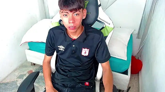 Liarr  online show from April 18, 2026, 8:09 pm