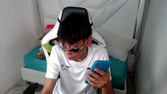 Liarr  online show from April 21, 2026, 3:35 am