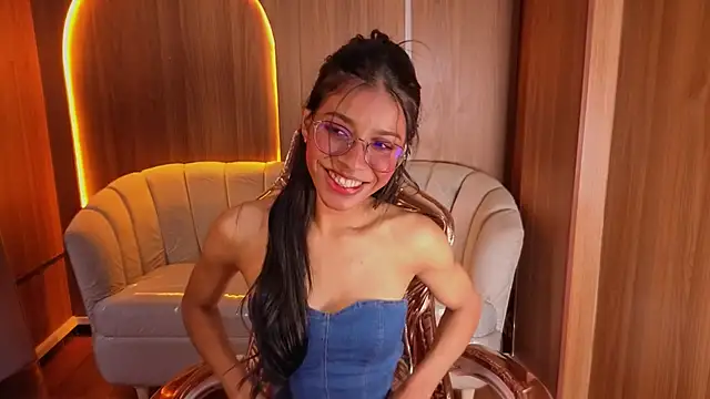 Alina b  online show from May 15, 2026, 8:05 pm