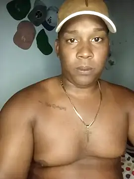 Snapshot of Leyder31 chatting on February 18, 2026, 2:29 am Leyder31 online show from February 18, 2026, 2:29 am