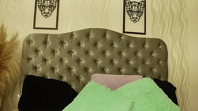 katt eyes  online show from April 22, 2026, 1:12 pm