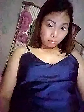 Ella-aa online show from April 17, 2026, 1:03 pm