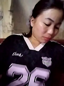 Ella-aa online show from April 23, 2026, 1:13 pm