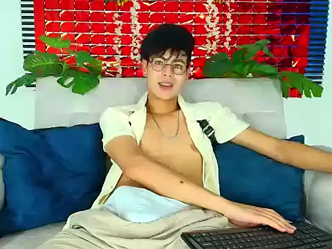 ThiiagoSaeenz online show from February 15, 2026, 12:18 am