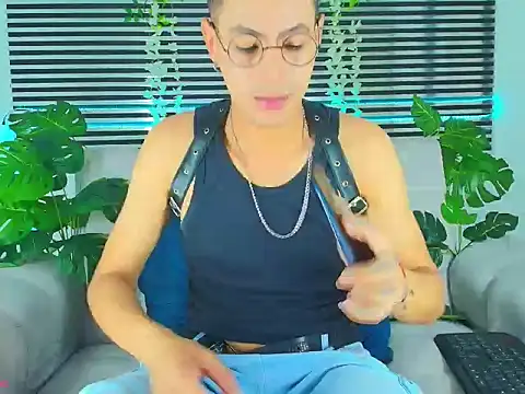 ThiiagoSaeenz online show from April 8, 2026, 4:40 pm