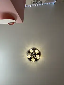 MiaTee online show from February 3, 2026, 6:40 am