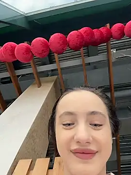 MiaTee online show from February 15, 2026, 4:53 am