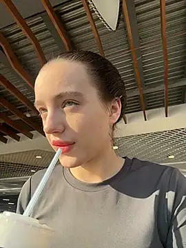 MiaTee online show from February 26, 2026, 4:11 am