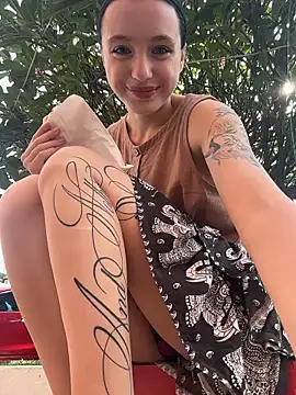 MiaTee online show from April 24, 2026, 2:03 am