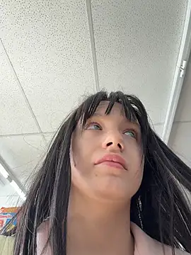 MiaTee online show from May 31, 2026, 2:09 am