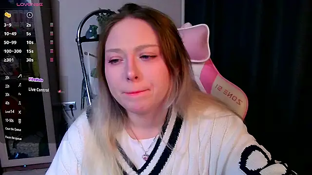 Snapshot of Emiliaaah chatting on February 17, 2026, 8:15 pm Emiliaaah online show from February 17, 2026, 8:15 pm