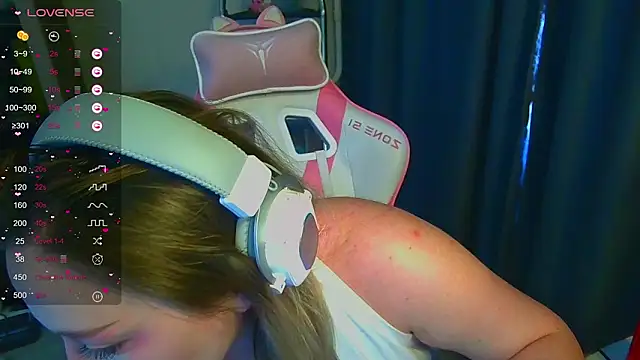 Snapshot of Emiliaaah chatting on February 26, 2026, 7:40 am Emiliaaah online show from February 26, 2026, 7:40 am